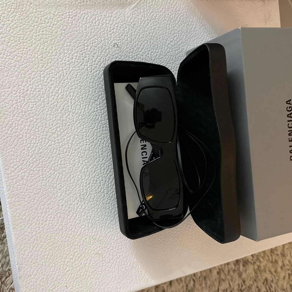 Balenciaga Black Rectangular Sunglasses with Case - Picture 7 of 9